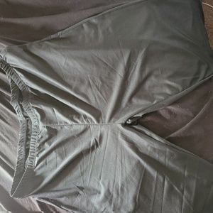 Black stretchy leggings. Long, barely used.